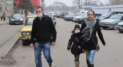 Обявиха грипна епидемия без ваканция за учениците