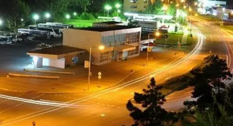 26-годишен от Исперих, известен със злоупотреби с тел.112, заплашил с бомба автогарата в Разград