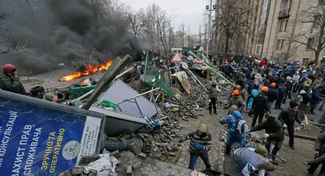 Киев: Протестиращи откриха огън по милицията