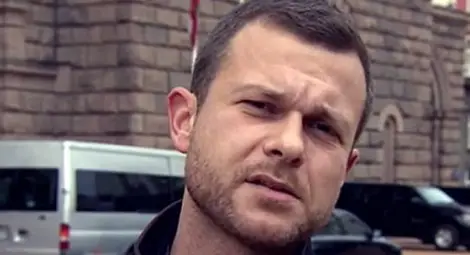 Ненчо Балабанов дари наградата си на Милчо от Яхнино