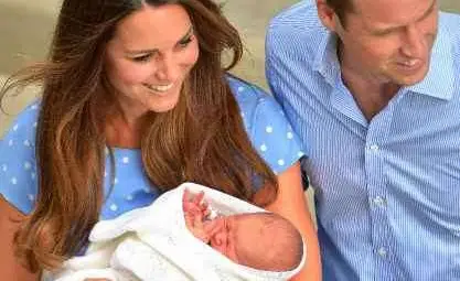 Кейт, Уилям и бебето напуснаха Кенсингтън /галерия/