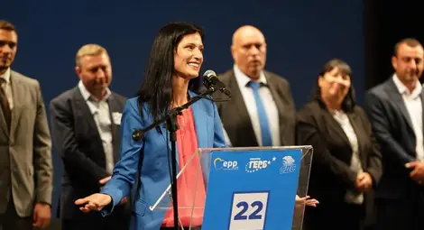 Бойко Борисов на среща в Русе: Светът се преразпределя и ни трябва много силно правителство със силни преговарящи! /галерия/