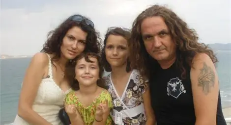 Вокалистът на "Конкурент" с зов за помощ: Откриха рак на жена ми, трябва скъпа операция