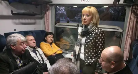 По време на приемната си във влака София-Варна Манолова е приела 117 жалби По време на приемната си във влака София-Варна Манолова е приела 117 жалби