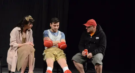 Постановката &bdquo;Редки тъпанари&ldquo; гостува в Пловдив, Варна и София