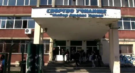 Треньор по борба и две учителки на конкурс за директор на Спортното