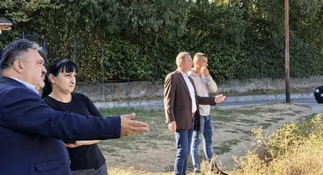 Кандидатът за кмет на Русе от НДСВ Илиян Илиев обсъди с хора от квартал "Ялта" как да се съживи запустялото „Жабешко“ Кандидатът за кмет на Русе от НДСВ Илиян Илиев обсъди с хора от квартал "Ялта" как да се съживи запустялото „Жабешко“