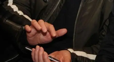 Спипаха ало-измамник от София в момент на получаване на злато от баба Спипаха ало-измамник от София в момент на получаване на злато от баба