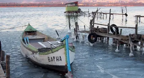 Влекач разруши мостове и потопи рибарски лодки край Варна