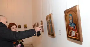 Иконописната традиция възраждат  най-младите майсторки от задругата