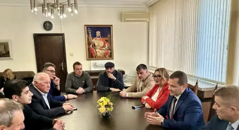 Кметът на Русе и президентът на БФС обсъдиха подобряването на спортната инфраструктура и развитието на футбола в региона Кметът на Русе и президентът на БФС обсъдиха подобряването на спортната инфраструктура и развитието на футбола в региона