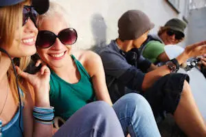 Според проучване: Младите българи залагат на кариерата