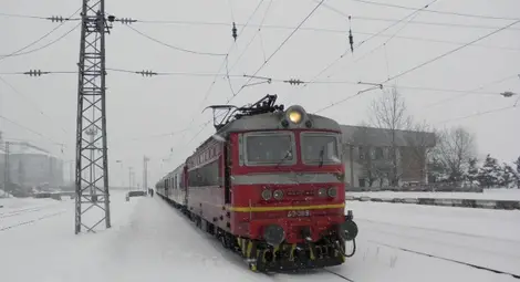 Влаковете в страната се движат със закъснения Влаковете в страната се движат със закъснения