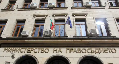 Уволняват 135 служители на затворите Уволняват 135 служители на затворите