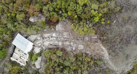 Въздушен кадър от проучваната Междинна крепостна стена