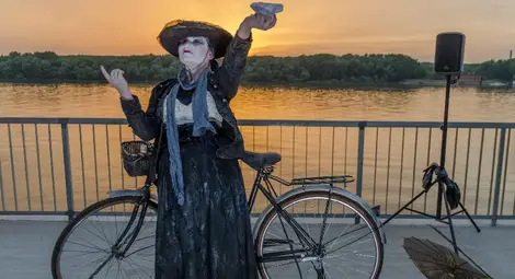 Мица Велосипедистката, Белият ангел и Теракотеният войник превзеха кея в Русе