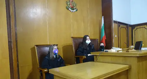 Две паралелки от СУ &bdquo;Христо Ботев&ldquo; посетиха Съдебната палата в Русе /галерия/