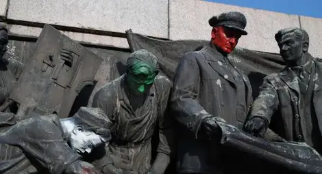 Пак изрисуваха паметника на Съветската армия 