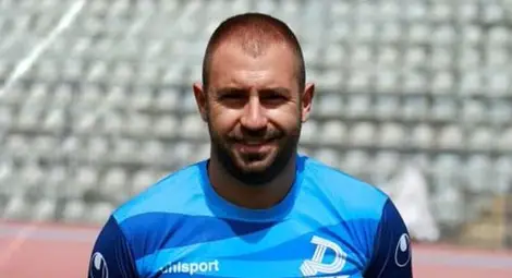 Никола Колев