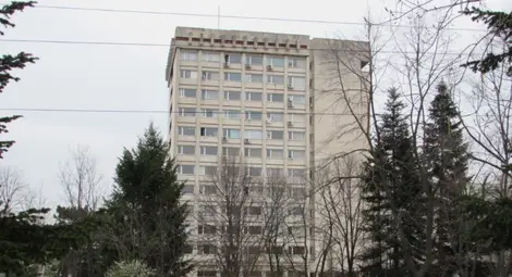 Клетниците от призрачния блок  АОНСУ отново излязоха по пейките