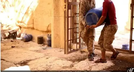 ИД пусна снимки от варварското взривяване на храма в Палмира