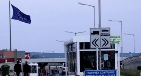 Митничари с 10 000 евро в джоба на ГКПП "Лесово"