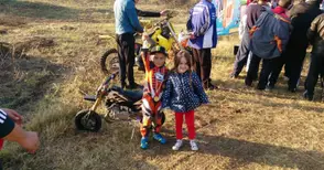 4-годишен ас на мотокроса дефилира на Писта Русе