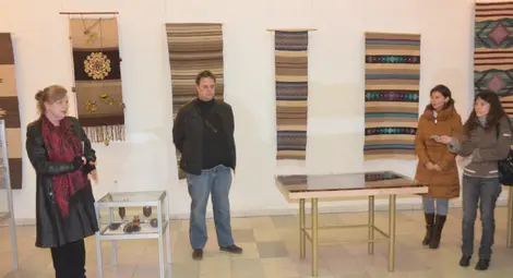 Магични черги и кожени изящества показват в галерията двама майстори