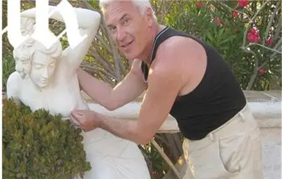 От хотела в Париж: Сидеров остана 6 нощи, плати €15 хил. за себе си и придружителя си От хотела в Париж: Сидеров остана 6 нощи, плати €15 хил. за себе си и придружителя си