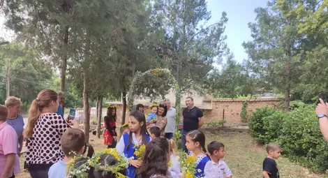 Деца и самодейци възстановиха традициите за Еньовден в община Ценово /галерия/