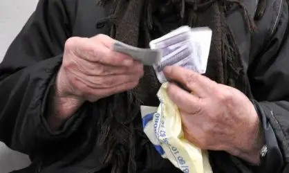 Таванът на пенсиите пада за около 8000 души