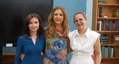 Спомени в писма към бъдещето на едно момиче, дръзнало да се впусне в приключението писателство