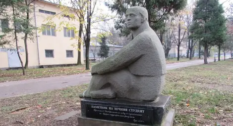 &bdquo;Вечният студент&ldquo; остана тъжен и самотен на 8 декември