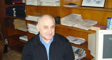 Иван Хаджииванов подрежда фамилния пъзел в Уикипедия