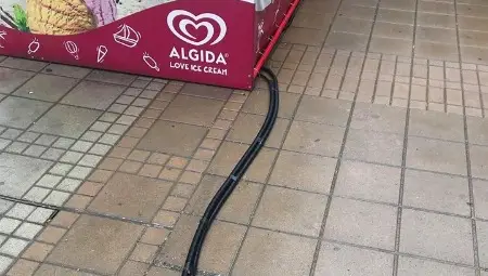 Пешеходци по &bdquo;Александровска&ldquo; стъпват по открит опасен кабел 220 волта