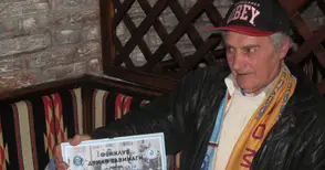 Тодор Иванов с грамота от феновете за особени заслуги