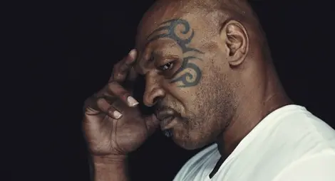 Бисерите на известните: Гей брак между мъж и жена, Япония в Африка и селфи с Исус /галерия/