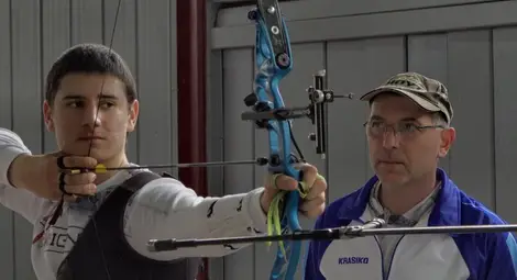 Когато му е криво, Йордан Джамбазов излиза на двора и стреля. Стреля, докато му светне