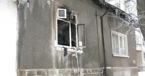 Двама студенти спасиха възрастна жена от горяща къща