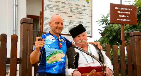 Филип Тотю и баба Велика посрещат &bdquo;Дунав Ултра&ldquo; в Две могили