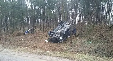 Шофьор избяга с окървавена глава от обърнат хюндай