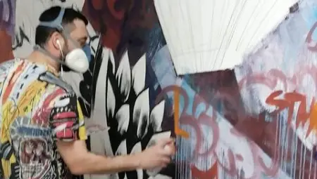 Уличен артист от Русе с кариера в Испания оформя младежка зона в библиотеката