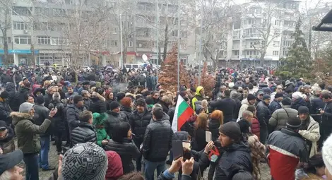 Заради д-р Димитров: Стотици скандират &bdquo;Свобода!&rdquo; в Пловдив