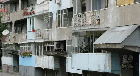 Студент обира 80 апартамента, за да живее като цар на морето