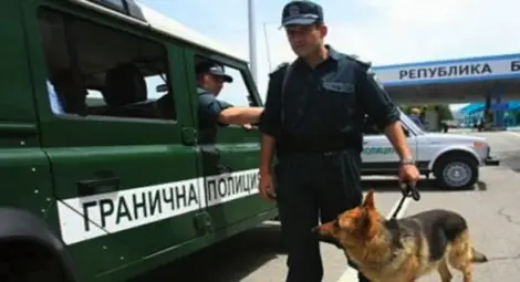 Двама сирийци заловени в Мартен, докато търсят лодка за Румъния