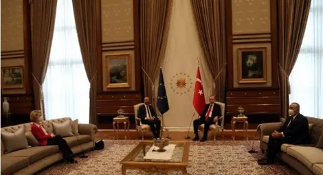 Фон дер Лайен и Шарл Мишел в Анкара - мъжете на столове, жената на дивана