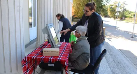 Близо 500 души изпробваха машинния вот преди 2 октомври