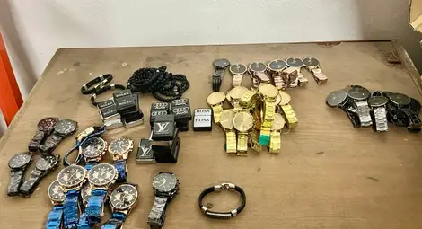 Над 60 000 лева и 300 грама злато и сребро иззети от разследваните митничари