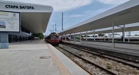 3 минути разминаване на два влака оставиха 16 пътници да нощуват в гара 3 минути разминаване на два влака оставиха 16 пътници да нощуват в гара