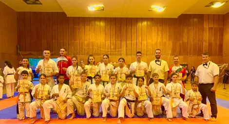 Каратистите на &bdquo;Ипон&ldquo;  с куп отличия в Павликени